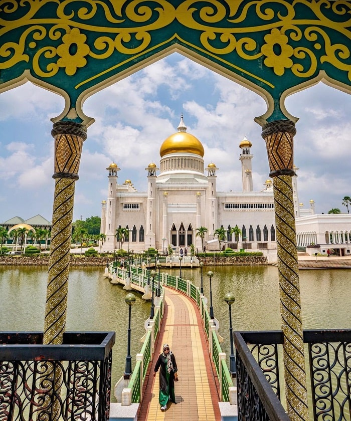 Kiến trúc ấn tượng ở nhà thờ Hồi Giáo Sultan Omar Ali Saifuddin