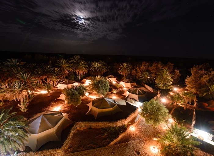 Cắm trại ngủ qua đêm ở sa mạc Ksar Ghilane Tunisia