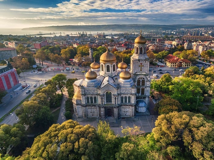 Nhà thờ Assumption of the Mother of God - điểm tham quan hấp dẫn khi du lịch Varna Bulgaria