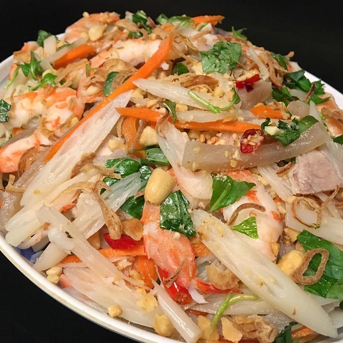 Gỏi ngó sen tôm thịt là một trong những món gỏi ngon của Việt Nam