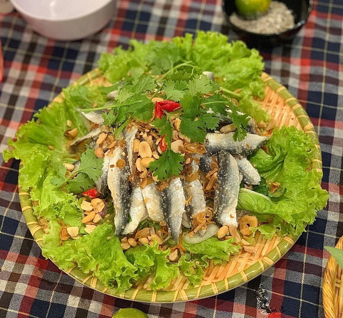Gỏi cá trích là một trong những món gỏi ngon của Việt Nam