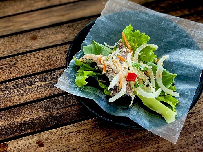 Gỏi cá trích là một trong những món gỏi ngon của Việt Nam