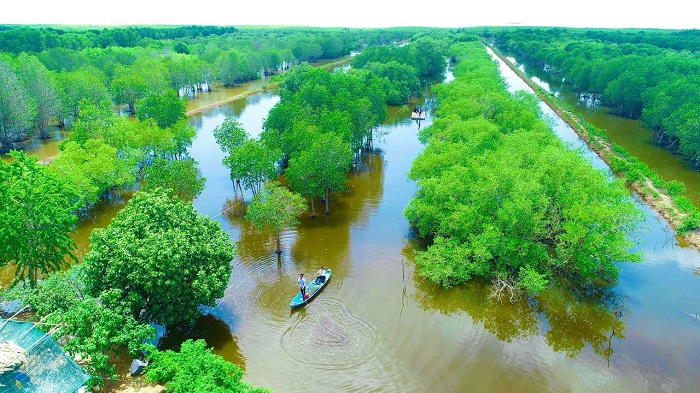 Toàn cảnh nông trại tôm khỏe của vợ chồng anh Quốc Dương