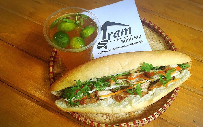 quán ăn vặt Nam Định - bánh mì Trạm