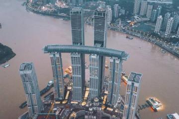 Khám phá tòa nhà chọc trời nằm ngang độc đáo tại Skybridge Trùng Khánh