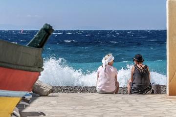 Tìm kiếm kỳ nghỉ lãng mạn trên hòn đảo xanh nhất của biển Aegean Hy Lạp