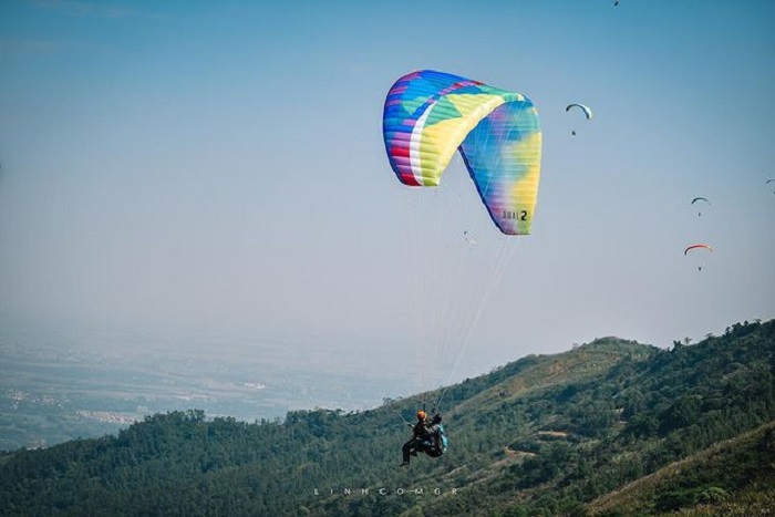 Hoa Binh travel experience - paragliding
