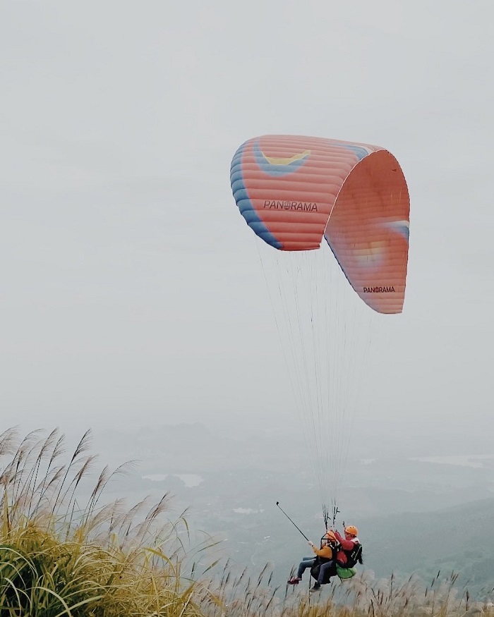 Hoa Binh travel experience - paragliding