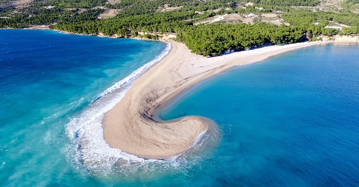 Vẻ đẹp độc đáo của bãi biển Zlatni Rat Croatia
