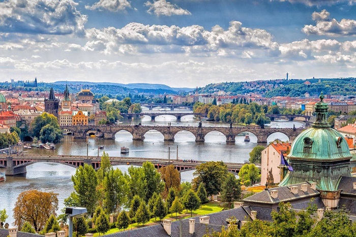 Lịch sử cây cầu Charles Praha 