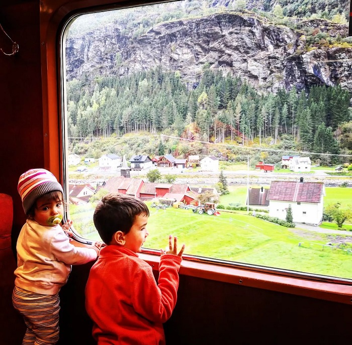 The Flåm Railway là chuyến tàu hỏa nổi tiếng thế giới nằm ở Na Uy