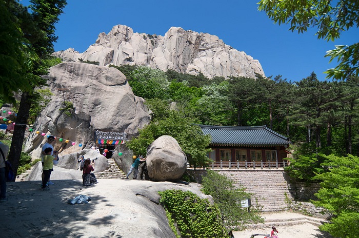 Đền Gyejoam là điểm tham quan ở vườn quốc gia Seoraksan