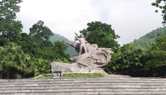 địa điểm du lịch Cao Phong - tượng đài anh hùng Cù Chính Lan
