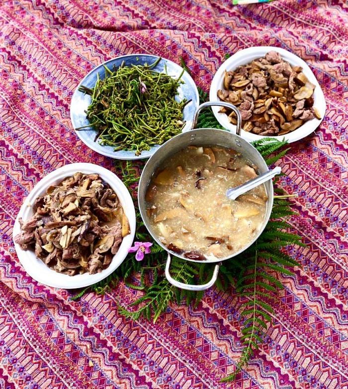 hái nấm mùa mưa ở Đà Lạt  chế biến món ăn