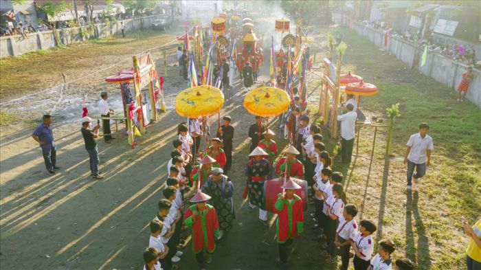đám rước lễ hội làng Chuồn