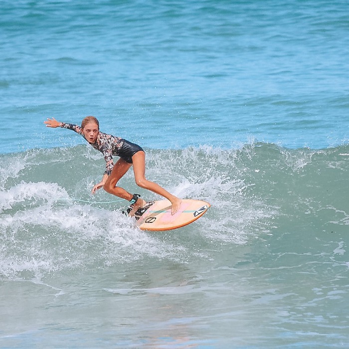 Lướt sóng là trải nghiệm đặc sắc ở bãi biển Malpais