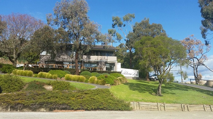Ghé thăm nhà máy rượu vang Coldsteam Hills là điều nên làm ở thung lũng Yarra Úc