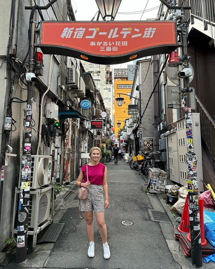 Check in phố cổ Golden Gai Nhật Bản 