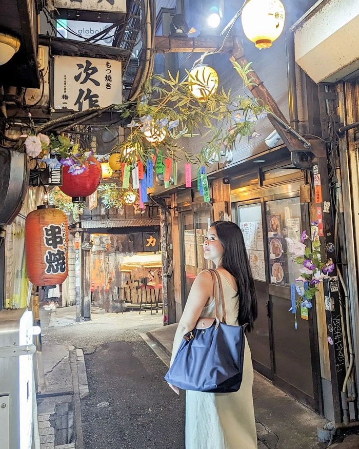Check in phố cổ Golden Gai Nhật Bản 