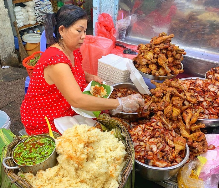 quán ăn đêm ngon ở Sài Gòn  -Xôi gà bà Chiểu 