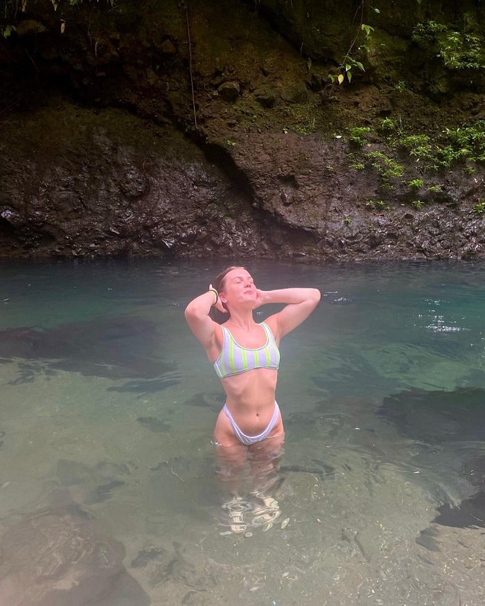 Tắm suối nước nóng ở núi lửa Arenal Costa Rica