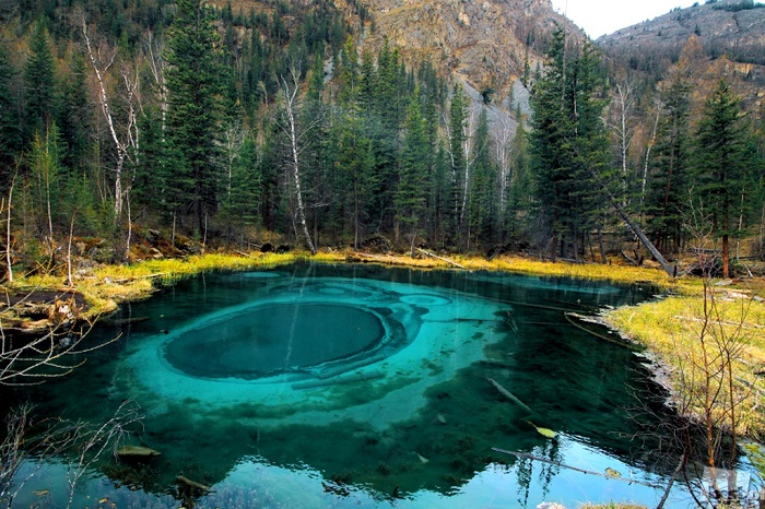 Hồ Geyser Xanh là điểm tham quan thú vị ở dãy núi Altai