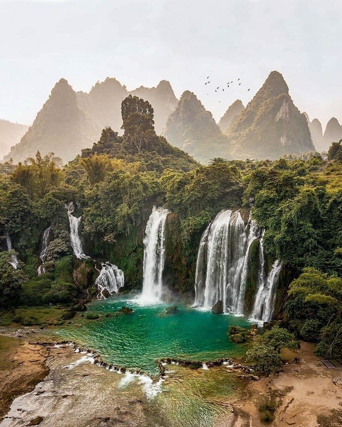 Bản Giốc là thác nước đẹp ở Cao Bằng nằm tại Trùng Khánh