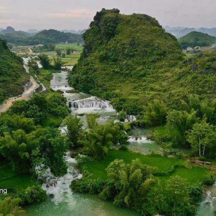 Thác Cò Là là thác nước đẹp ở Cao Bằng, cũng nằm tại Trùng Khánh
