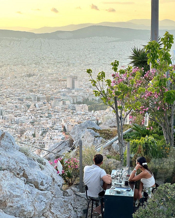 Athens là thành phố cổ trên thế giới, thu hút nhiều du khách đến thăm