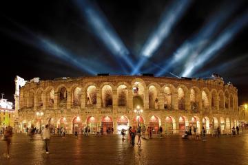 Đấu trường Verona ở Ý - nơi tổ chức vở opera ngoài trời lớn nhất thế giới