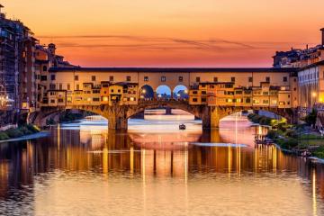Ghé thăm cầu Ponte Vecchio - cây cầu cổ nhất ở Florence nước Ý