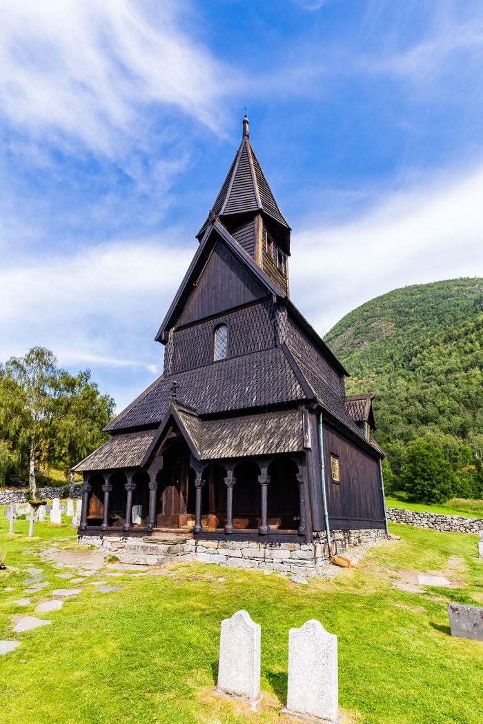 Urnes vẫn được sử dụng cho đến ngày nay Nhà thờ gỗ Urnes