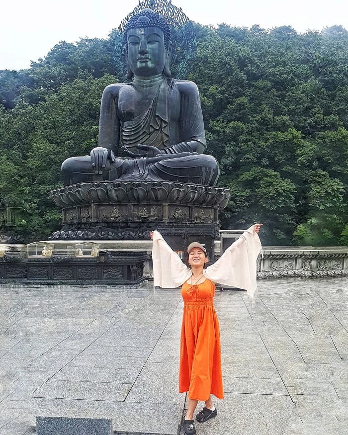 Tượng Phật khổng lồ bằng đồng là điểm tham quan ở vườn quốc gia Seoraksan