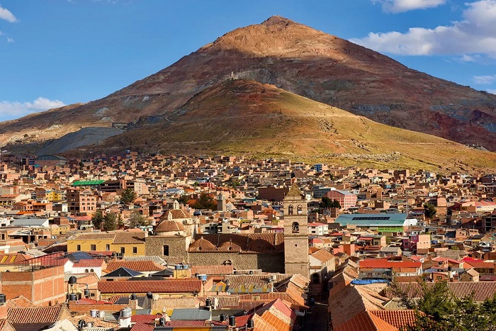 Núi Cerro Rico là điểm tham quan ở thành phố Potosi Bolivia