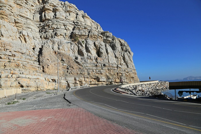 Du lịch Musandam - Tuyến đường ven biển duy nhất kết nối Musandam và Các Tiểu Vương quốc Ả Rập Thống nhất.