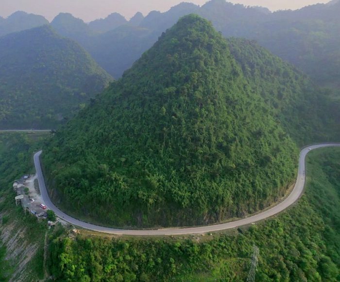 Đèo Đá Trắng là con đèo đẹp ở miền Bắc cảnh sắc thi vị