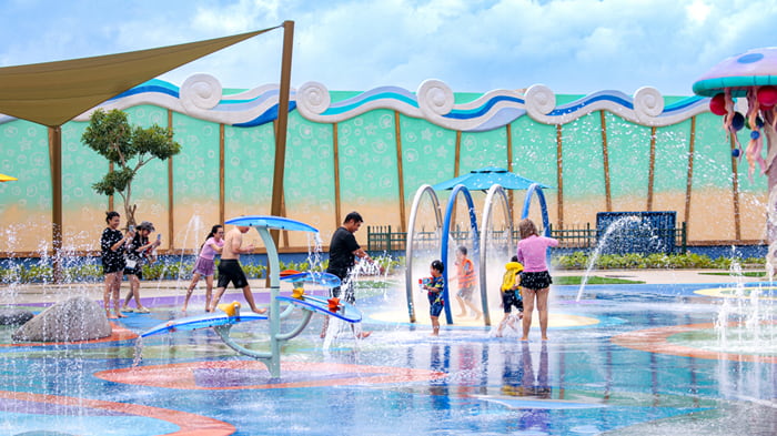 Chơi trò chơi ở công viên nước Florida Water Park