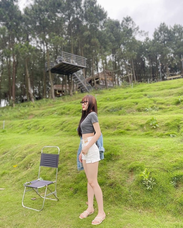 Khám phá và lưu giữ những kỉ niệm đẹp là hoạt động nhất định phải thử khi đến đồi Mây Đắng