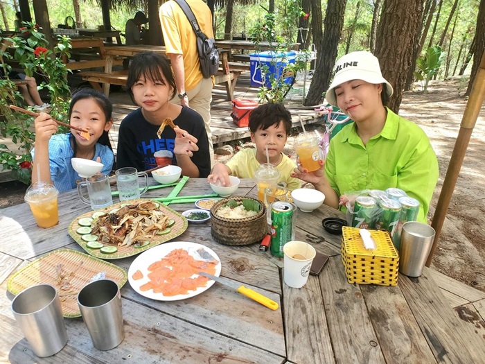 Tự tay chuẩn bị những bữa ăn là hoạt động nhất định phải thử khi đến đồi Mây Đắng