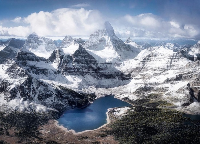 Núi Assiniboine là một trong những ngọn núi đẹp nhất châu Mỹ mùa nào cũng quyến rũ