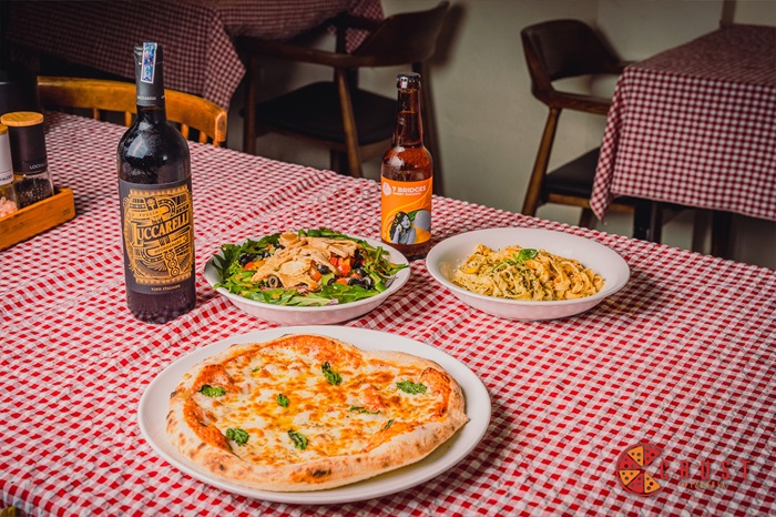 nhà hàng Âu quận Tây Hồ - Crust Pizzaria