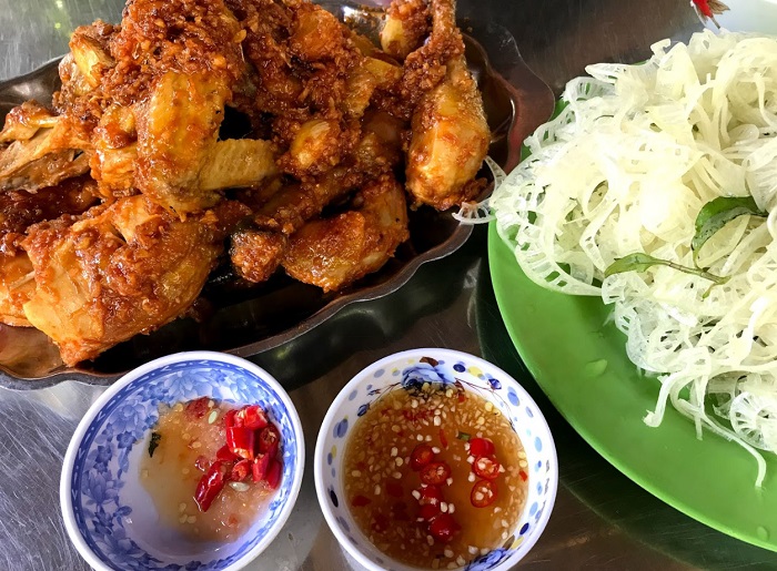 quán ăn ngon rẻ ở Hòn Sơn - đặc sản gà đi bộ