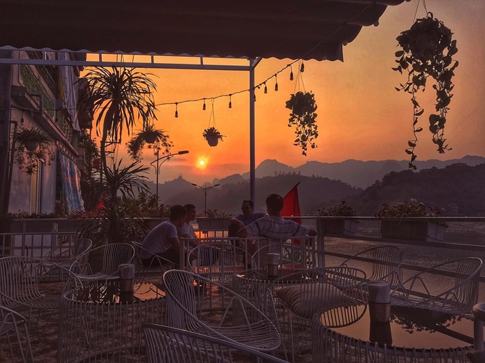 quán cafe đẹp ở Hòa Bình - Bức tường Coffee