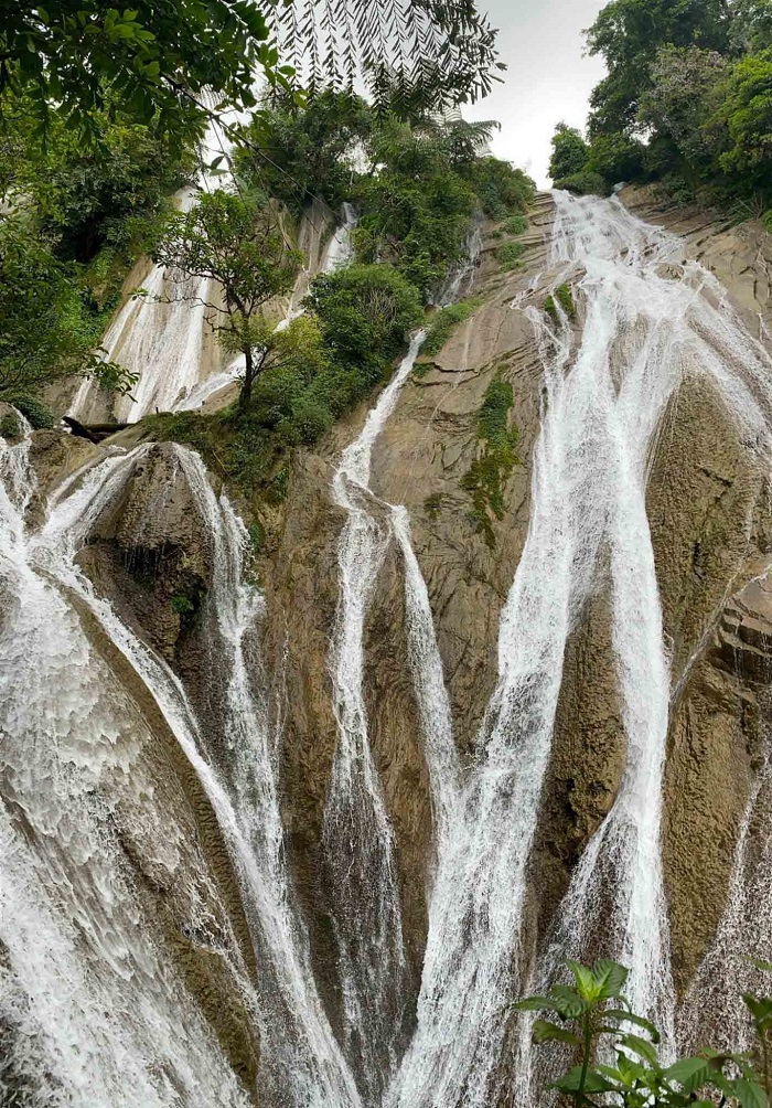 Nậm Lúc là thác nước đẹp ở Lai Châu nằm giữa núi rừng nguyên sơ