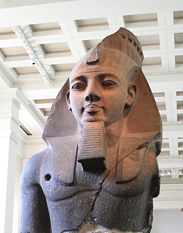 Chiêm ngưỡng bức tượng Ramesses II Ai Cập