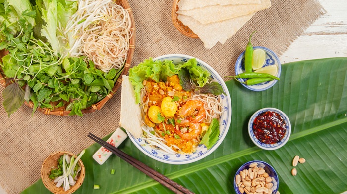 Bánh tráng Túy Loan hiện diện trong các món ăn dân dã của người xứ Quảng - Ảnh: Internet