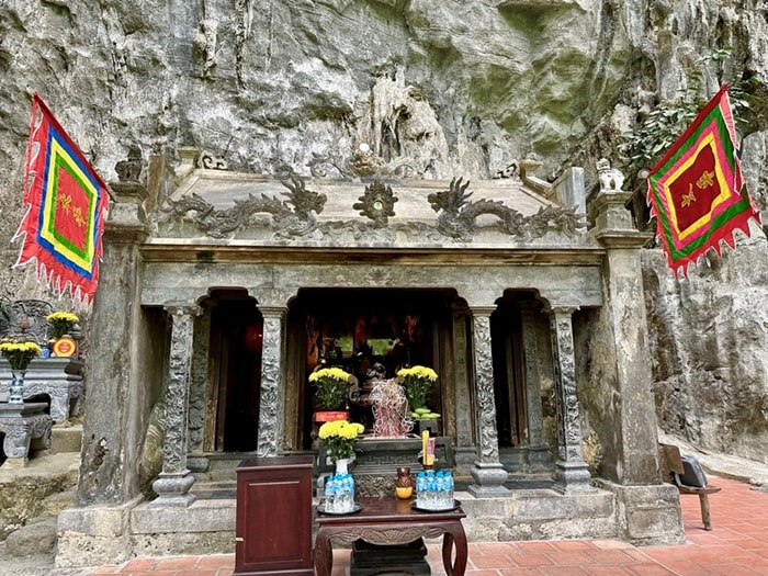 du lịch Tràng An tuyến 1 - Đền Trần