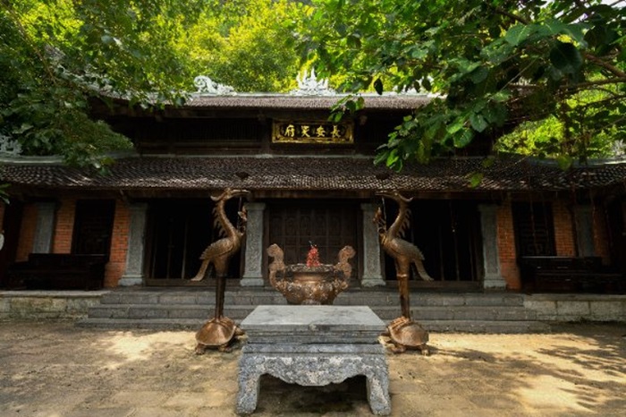 du lịch Tràng An tuyến 1 - Đền Trình