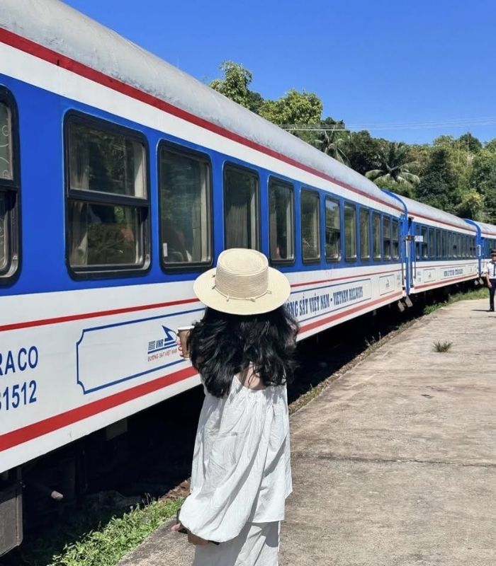 Bí quyết chụp ảnh đẹp khi đi tàu Huế - Đà Nẵng