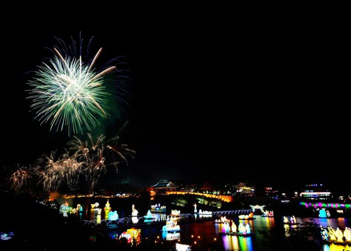 Hàng ngàn chiếc đèn lồng rực rỡ tại lễ hội mùa thu Hàn Quốc ở Jinju